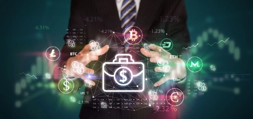 Um empresário de terno segura uma maleta iluminada com um símbolo de dólar nas mãos, cercado por uma rede holográfica de ícones de criptomoedas e dados financeiros.
